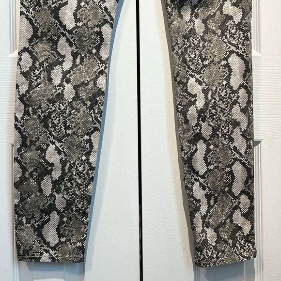 H&M Grey‎ Toned Snakeskin Print Tapered Leg, Ankle Skinny Jeans Size 8 - Picture 7 of 9